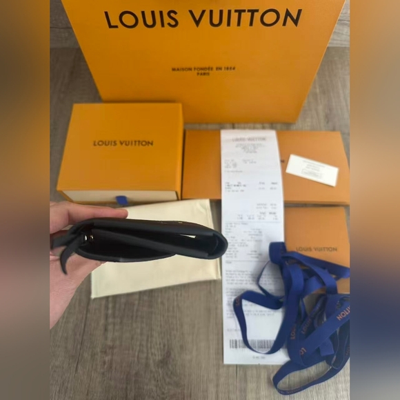 Louis Vuitton Victorine Wallet - Picture 5 of 13